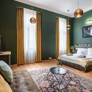 luxory-place-in-the-heart-of-budapest.inbudapesthotels.com/